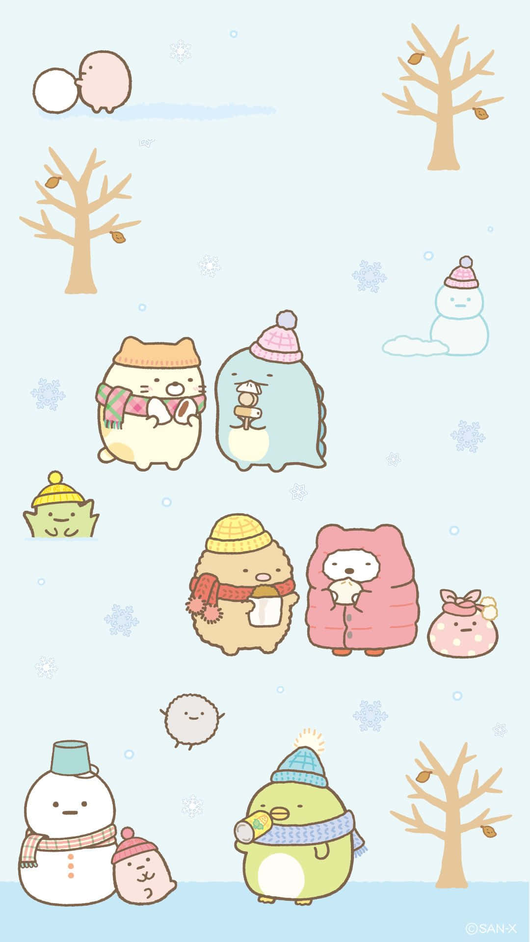 雪 桌布 壁紙 — 可愛的卡哇伊角色穿著冬季裝備，在柔和的藍天下享受雪人與光禿樹木的雪景。