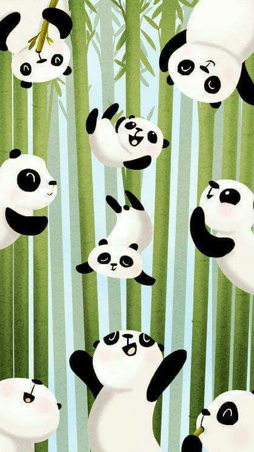 Cute Panda 桌布 壁紙 — 可愛的卡通熊貓在歡快的森林場景中頑皮地攀爬和懸掛在充滿活力的綠色竹竿上。