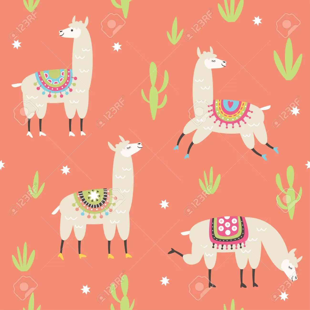 llama 桌布 壁紙 — 可愛的卡通羊駝，身上有色彩繽紛的圖案鞍，站在綠色仙人掌之間吃草，背景是珊瑚粉紅色，有白色星星。