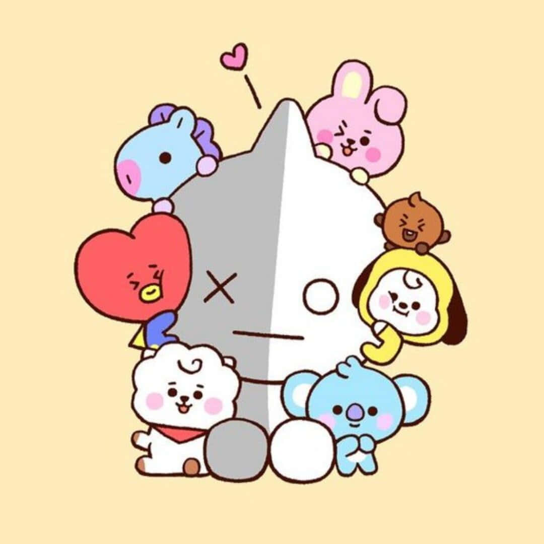 BT21 桌布 壁紙 — 可愛的卡通角色圍繞著一個分裂的灰色和白色貓形人物，背景是柔和的黃色。