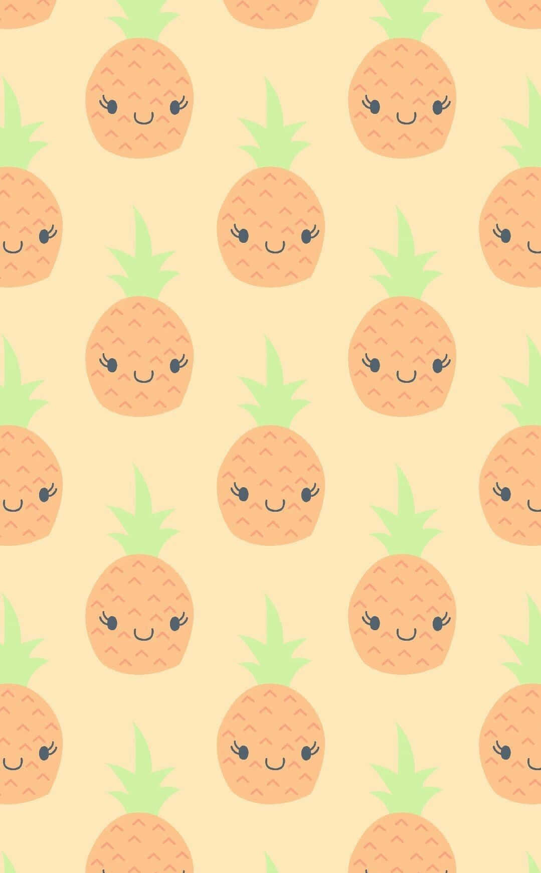 Kawaii Food 桌布 壁紙 — 可愛的卡通鳳梨，帶著笑臉和睫毛，在柔和的黃色背景上重複形成歡快的圖案。