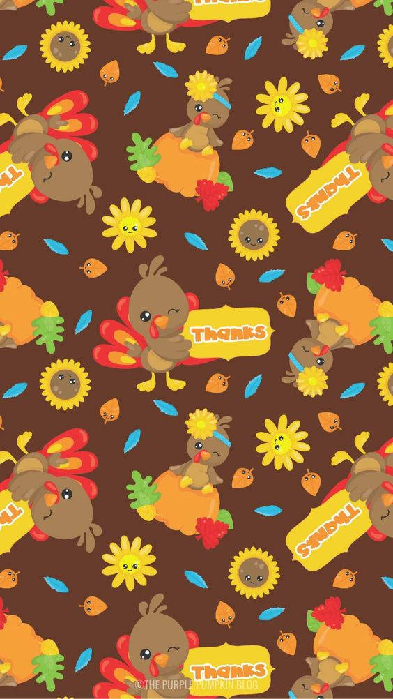 Turkey Happy Thanksgiving 桌布 壁紙 — 可愛的火雞和向日葵卡通在棕色背景上，在南瓜和秋葉間跳舞。