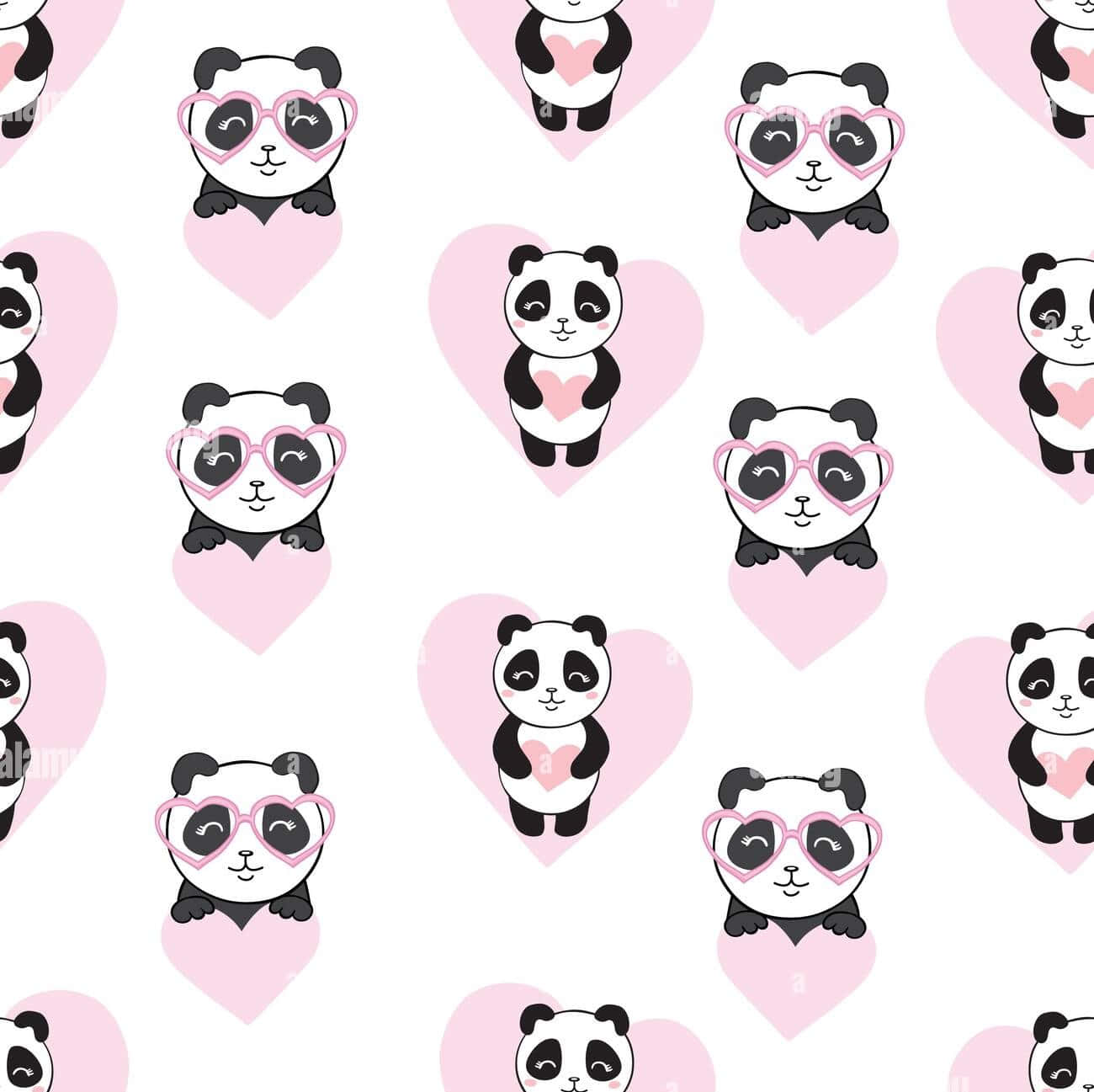 Cute Panda 桌布 壁紙 — 可愛的熊貓戴著心形眼鏡並抱著心形圖案，在白色背景上以柔和的粉紅色圖案重複。