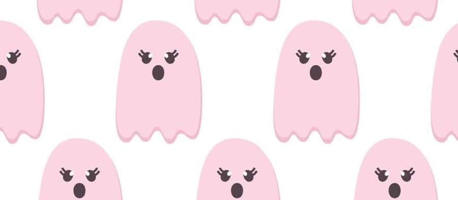Pastel Halloween 桌布 壁紙 — 可愛的粉紅色卡通鬼魂，有大眼睛和波浪邊緣，在白色背景上重複形成俏皮圖案。