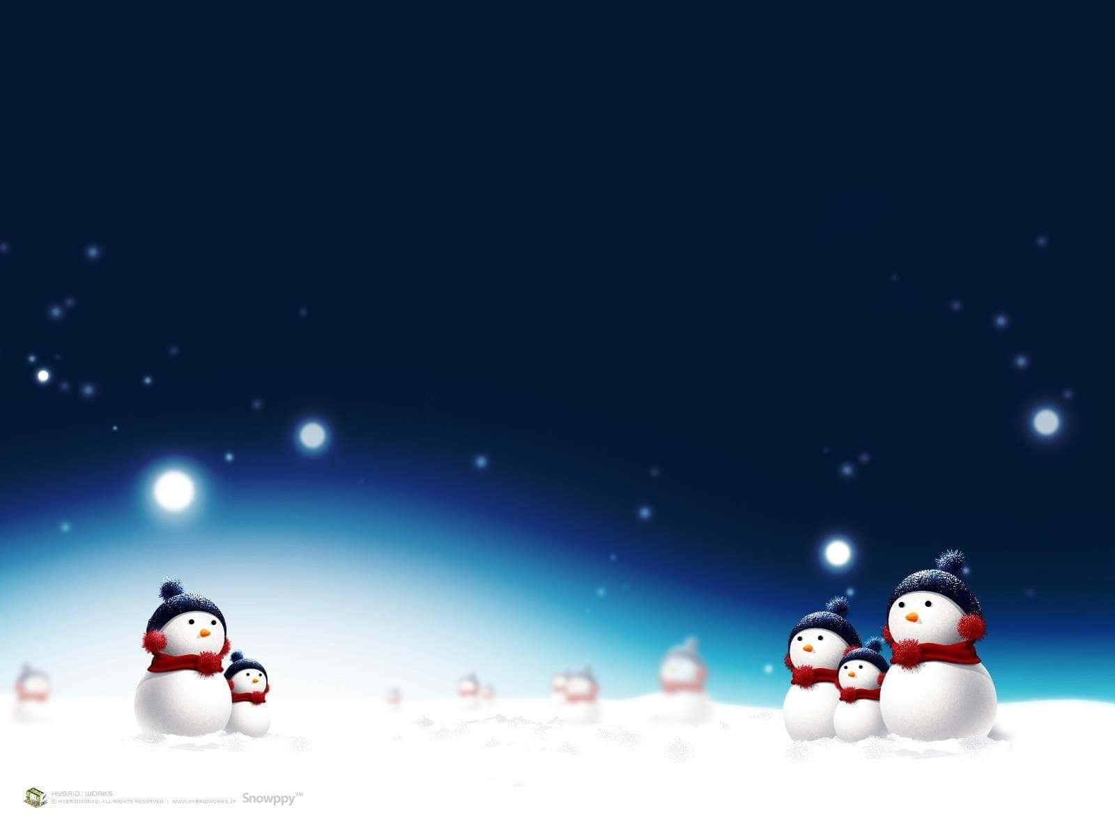 雪 桌布 壁紙 — 可愛的雪人家庭戴著舒適的帽子和圍巾，站在星空下的雪地裡。