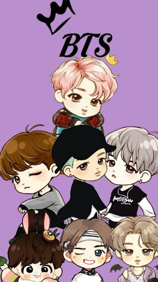 BTS 桌布 壁紙 — 可愛風格的BTS成員穿著可愛服裝，在帶有皇冠和BTS文字的純紫色背景前擺姿勢。