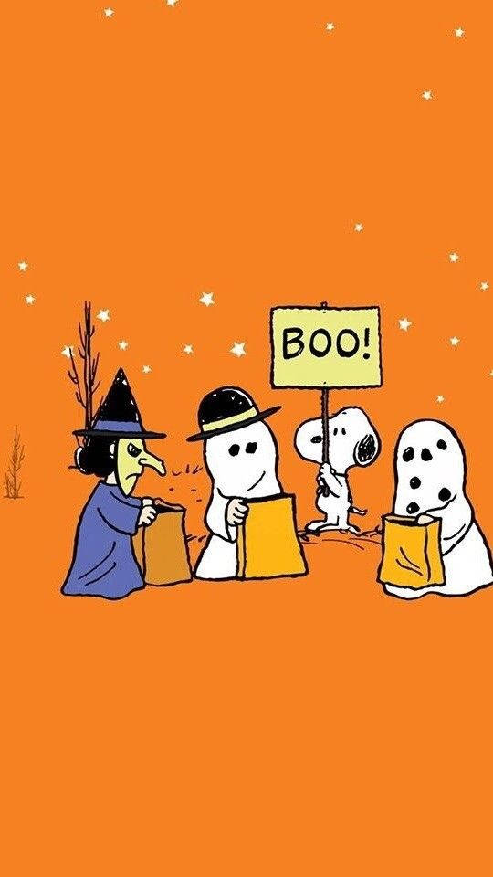Snoopy Halloween 桌布 壁紙 — 史努比和朋友們打扮成萬聖節角色，在星光燦爛的橙色天空下玩「不給糖就搗蛋」。