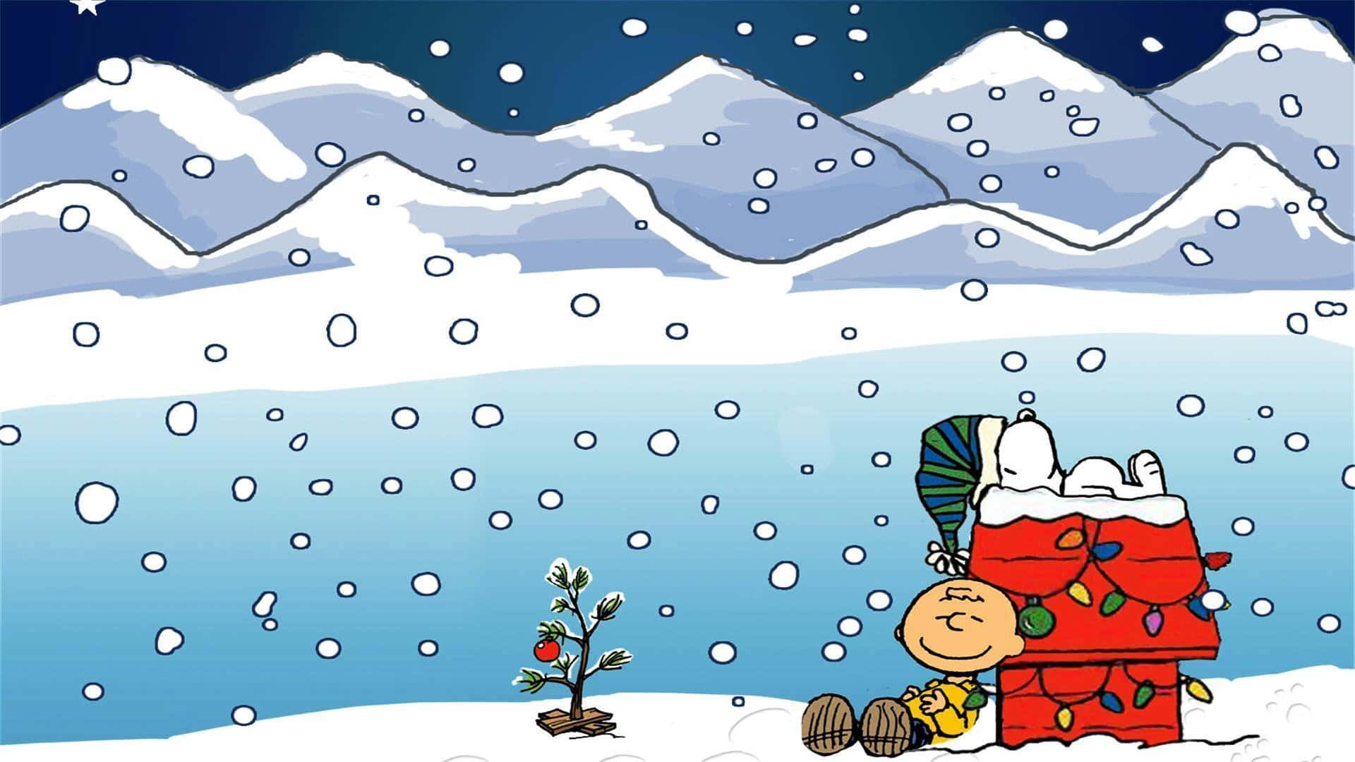 Charlie Brown Christmas 桌布 壁紙 — 史努比和查理布朗在雪白的冬日裡享受著一棵裝飾好的小樹和白雪覆蓋的山脈背景。