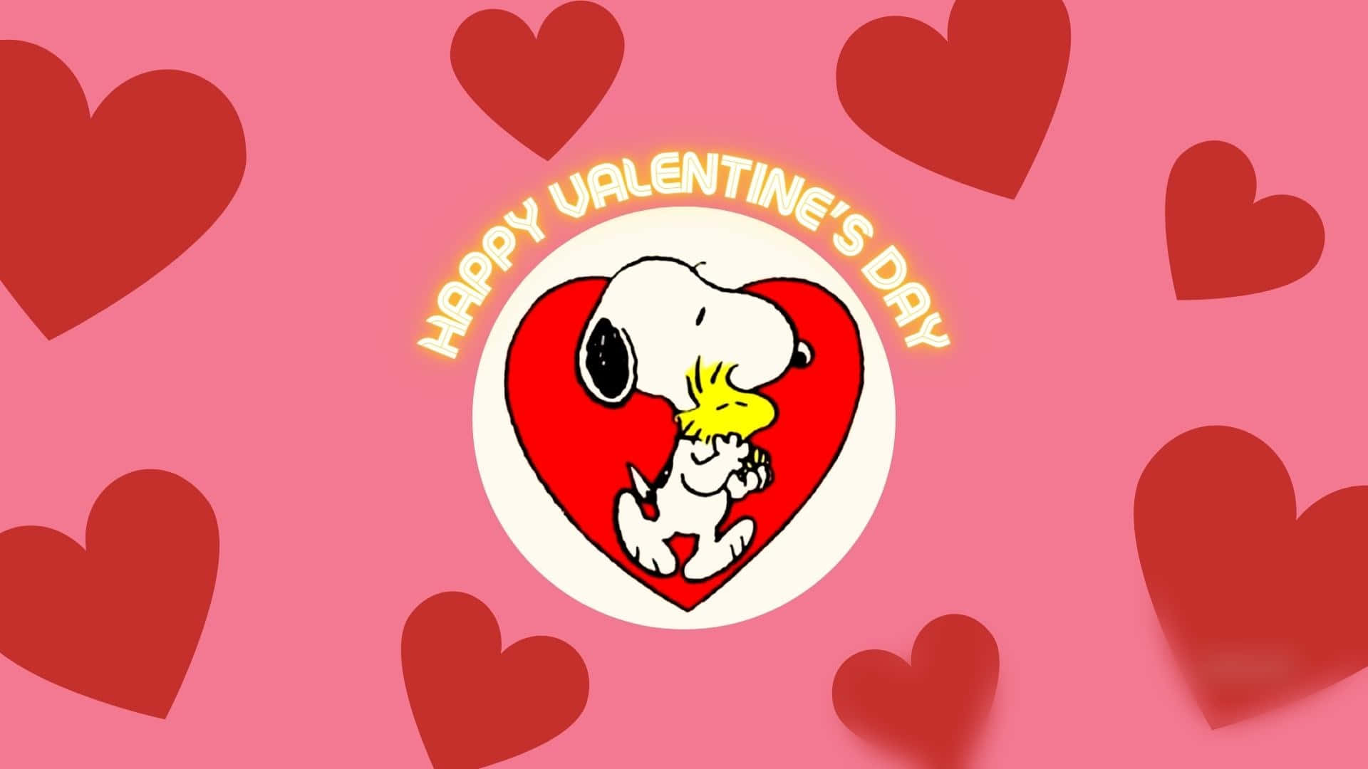 Snoopy Valentine 桌布 壁紙 — 史努比和胡士托在紅色愛心內依偎，周圍漂浮著愛心，粉紅色背景上有「Happy Valentine's Day」文字。