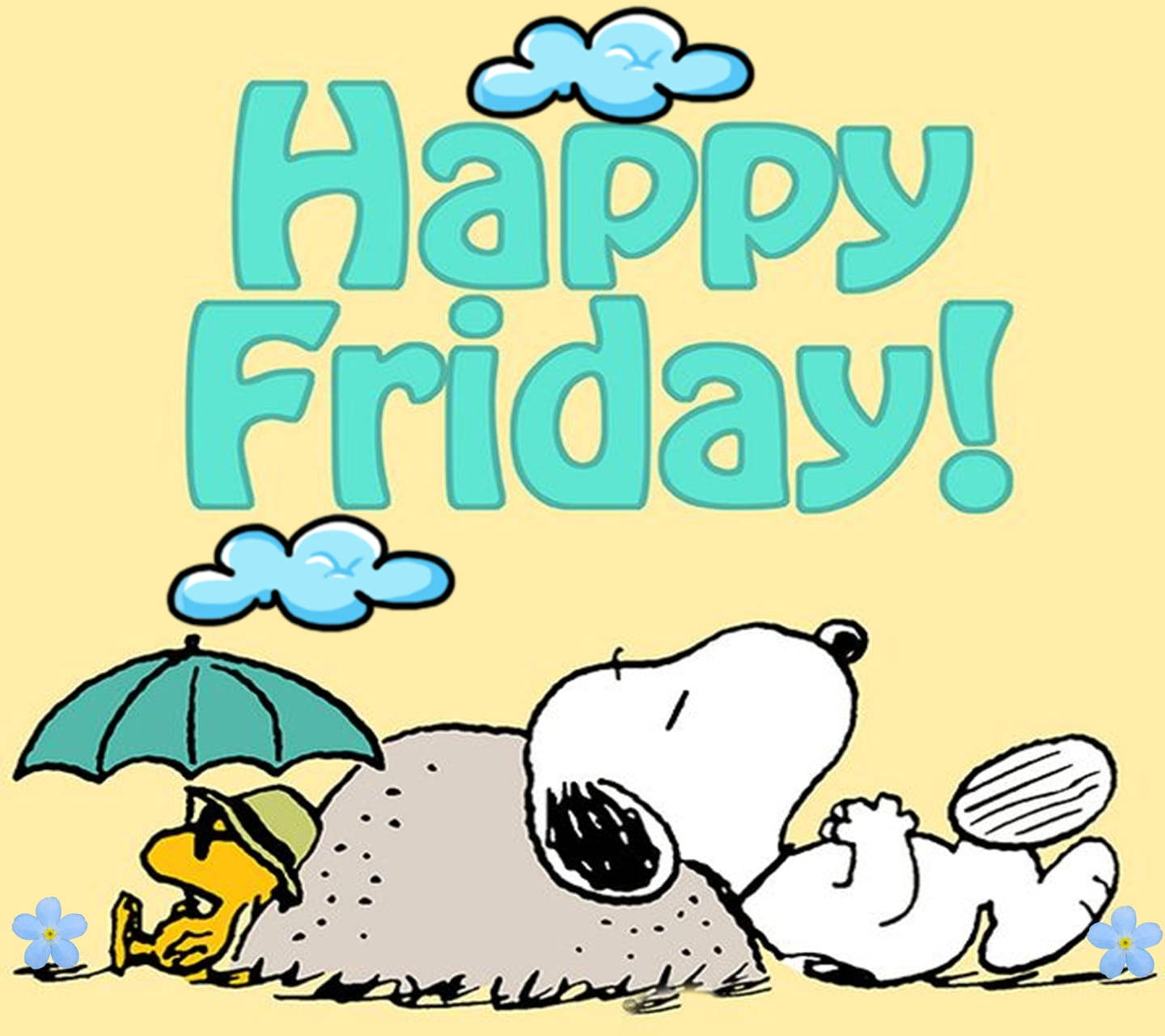 Friday 桌布 壁紙 — 史努比和胡士托在陽光明媚的天空下放鬆，帶有「Happy Friday!」文字和蓬鬆的雲朵。