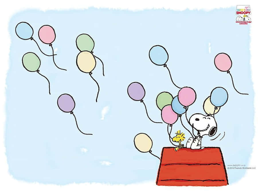 Charlie Brown Birthday 桌布 壁紙 — 史努比和胡士托愉快地從史努比的紅色狗屋向柔和的藍天釋放彩色氣球。