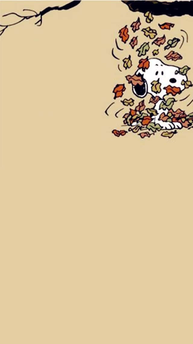 Snoopy Fall 桌布 壁紙 — 史努比埋在秋天落葉中，在光禿禿的樹枝下，背景是米色。