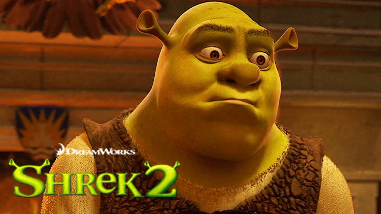 Shrek 2 桌布 壁紙 — 史瑞克2中史瑞克的特寫，眼睛睜大，表情困惑，在溫暖的室內燈光下。