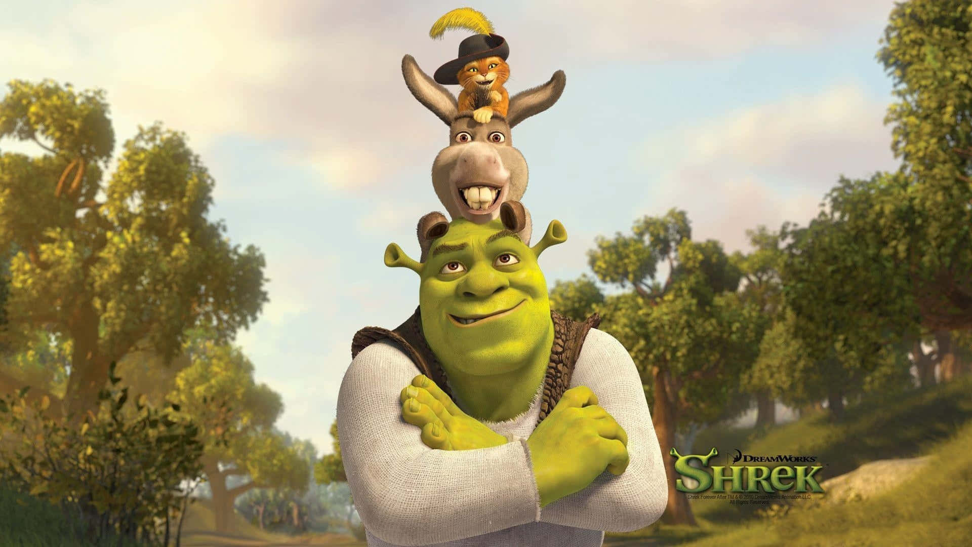 Shrek Funny 桌布 壁紙 — 史瑞克交叉雙臂微笑，驢子棲息在他頭頂，身處陽光普照的森林空地。