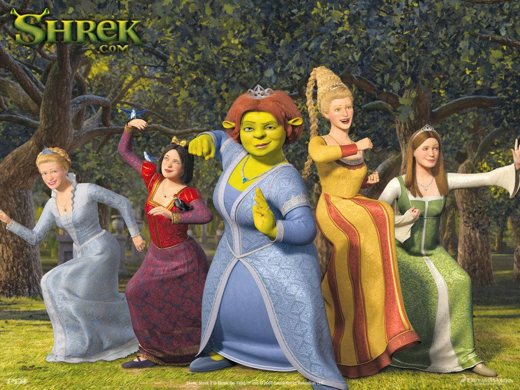 Shrek 2 桌布 壁紙 — 史瑞克和四位公主在陽光明媚的森林空地上，在枝葉茂密的樹下快樂地跳舞。