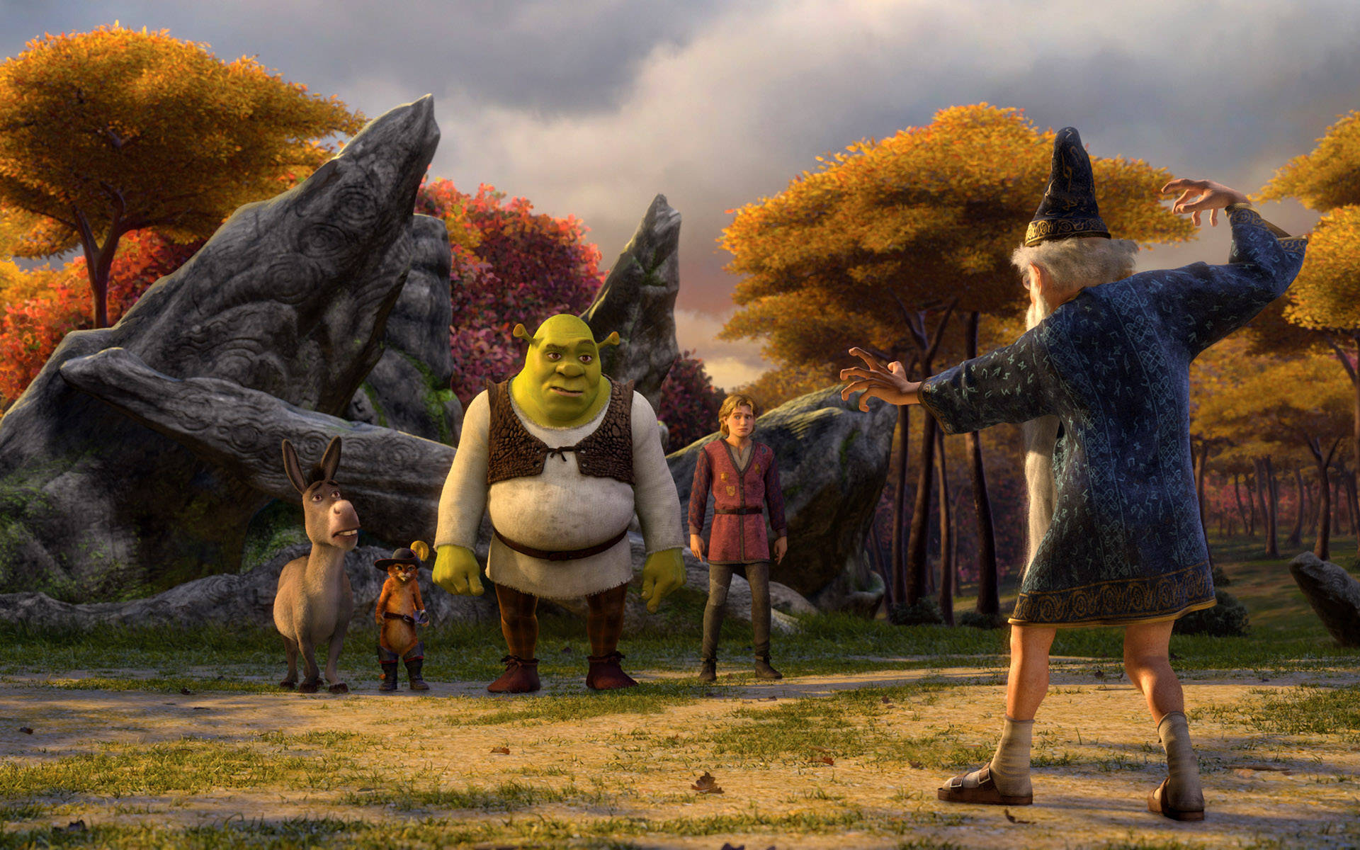 shrek 4K 桌布 壁紙 — 史瑞克和朋友們站在森林中，一個巫師在陰天天空下戲劇性地做手勢。