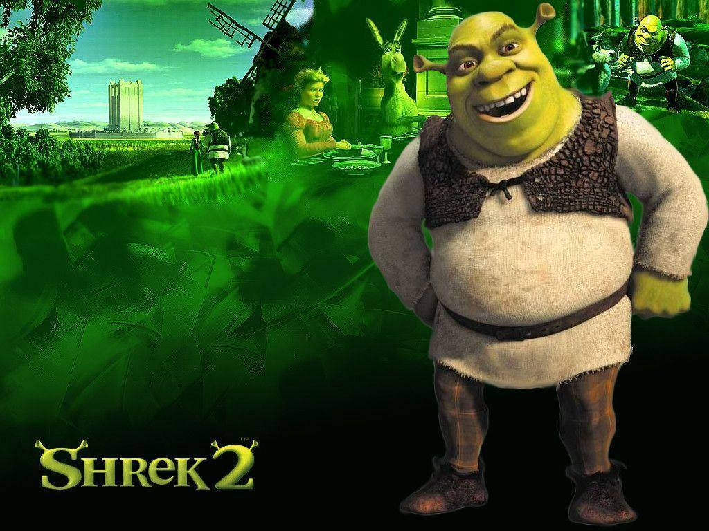 Shrek 2 桌布 壁紙 — 史瑞克在充滿活力的綠色奇幻風景中微笑，背景有驢子和費歐娜。