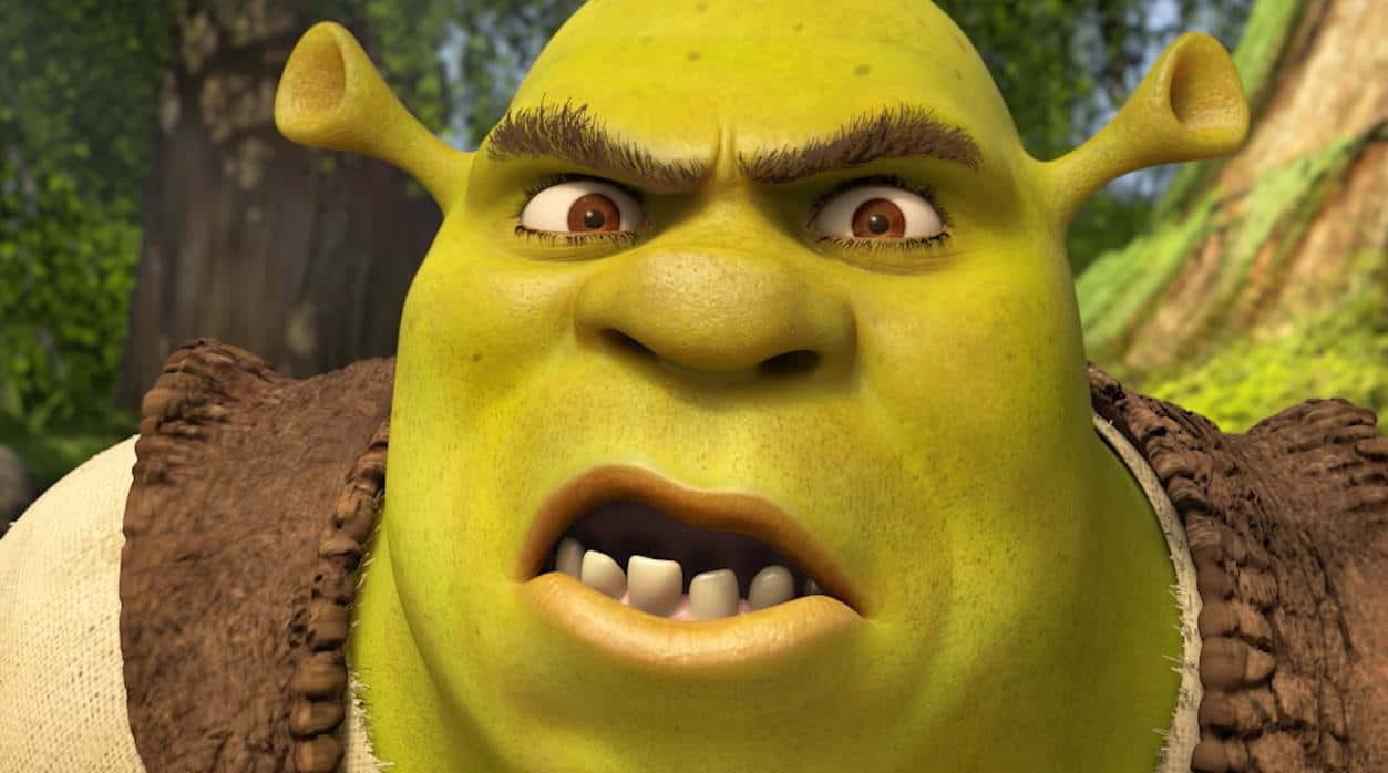 Shrek Funny 桌布 壁紙 — 史瑞克在森林中憤怒表情的特寫。