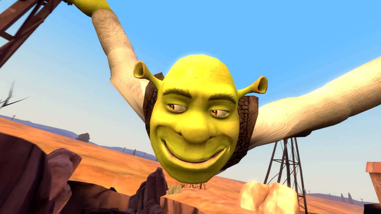 Shrek Funny 桌布 壁紙 — 史瑞克在清澈藍天下，以沙漠為背景，張開雙臂燦爛地微笑。