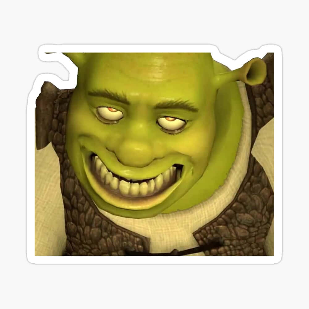 Funny Shrek 桌布 壁紙 — 史瑞克的近距離特寫，露出寬闊的牙齒笑容和發光的眼睛，穿著他標誌性的背心。