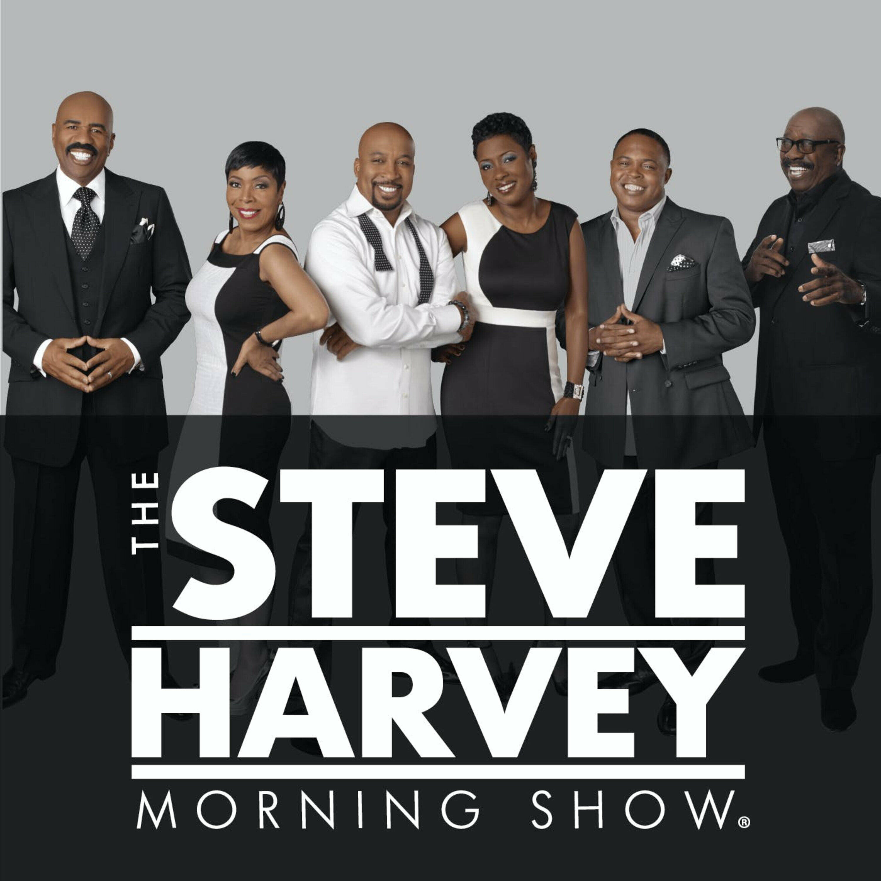 steve harvey 桌布 壁紙 — 《史蒂夫·哈維晨間秀》的六位微笑主持人自信地穿著正式服裝，在灰色背景前擺姿勢，並配有粗體白色文字。