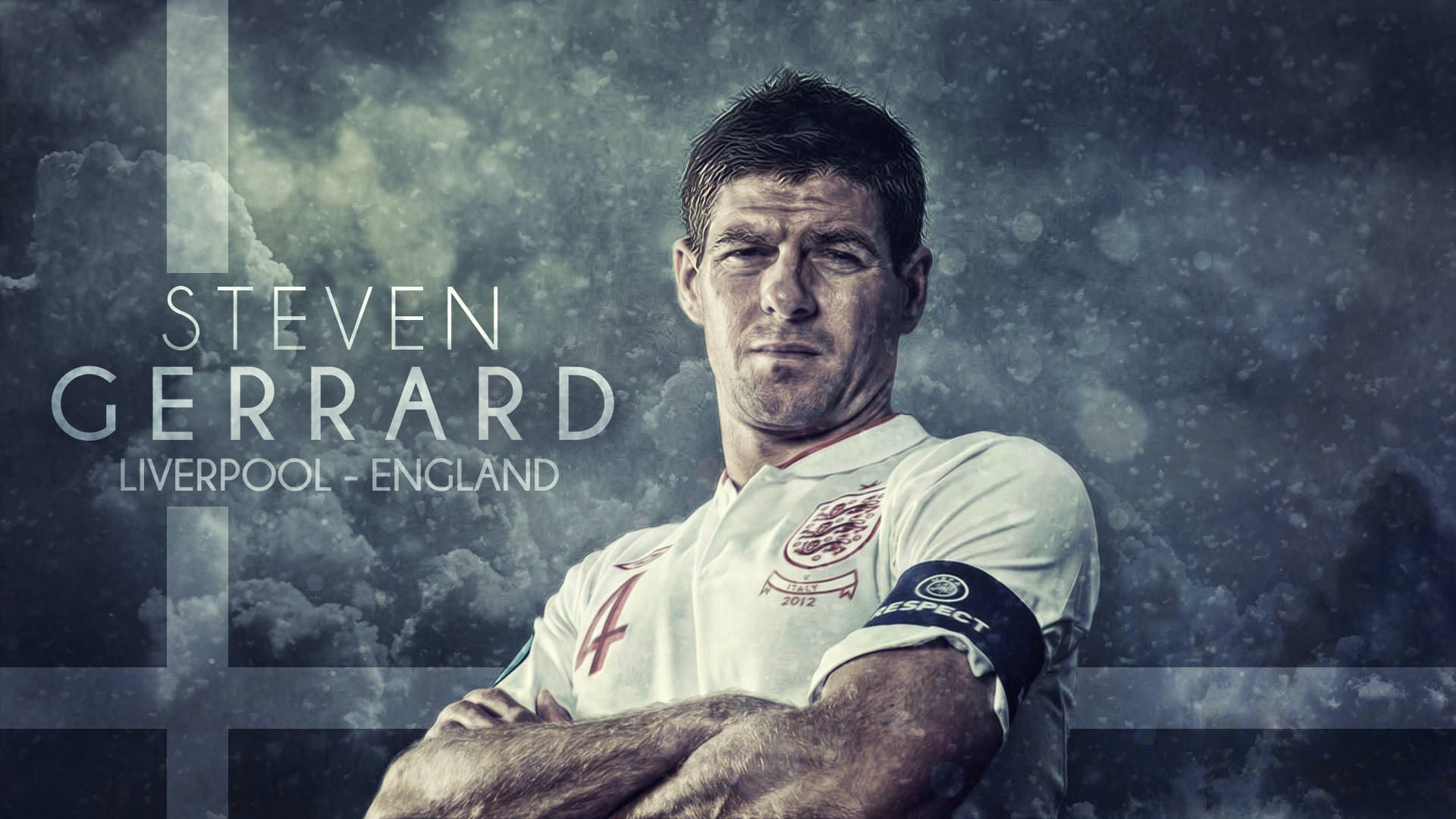 Steven Gerrard 桌布 壁紙 — 史蒂芬·傑拉德身穿白色英格蘭足球球衣，在戲劇性的多雲天空背景下交叉雙臂站立。