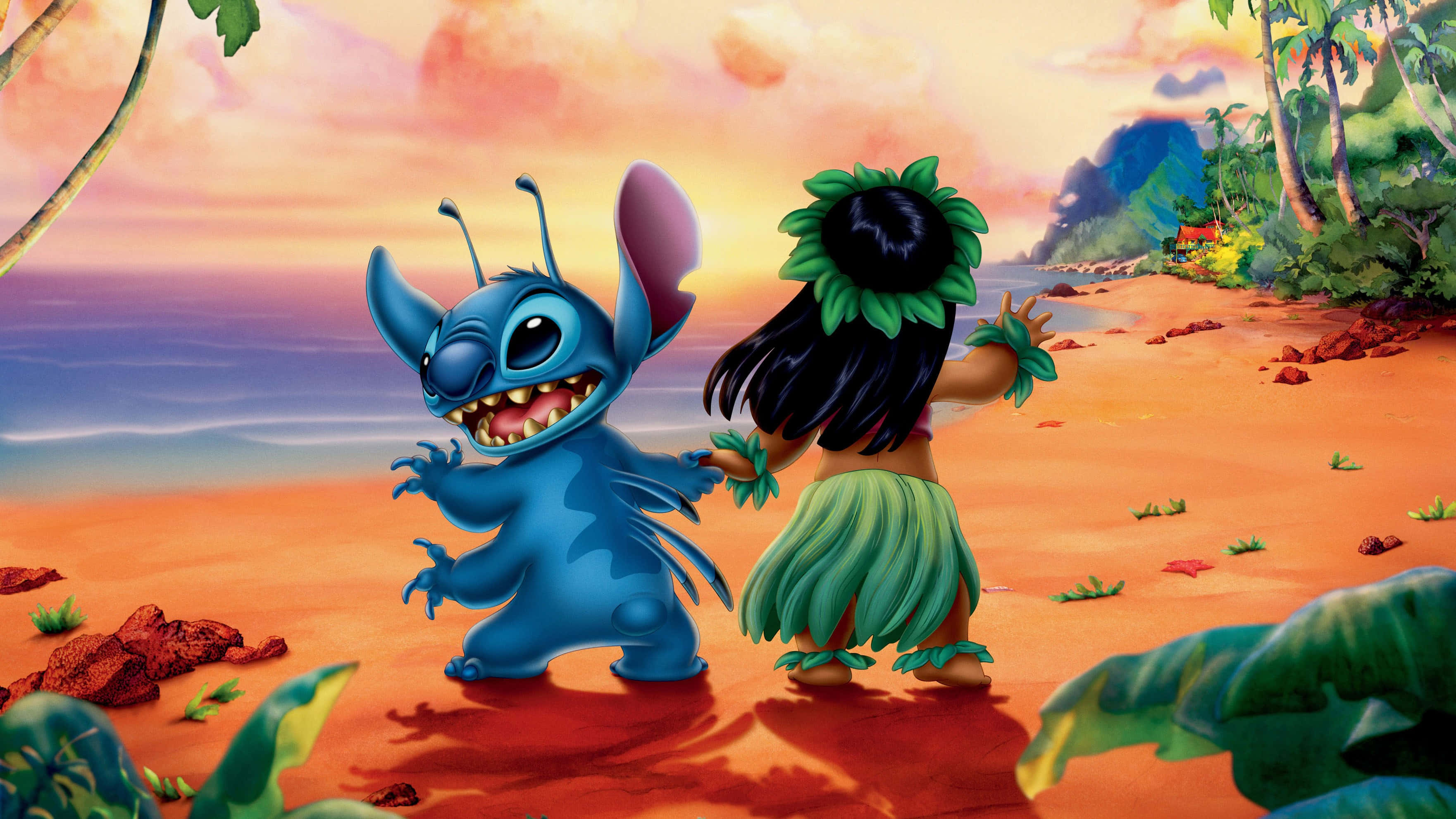 Animation Movies 桌布 壁紙 — 史迪奇和莉蘿在熱帶海灘上日落時分快樂地跳舞，背景有棕櫚樹和海洋波浪。
