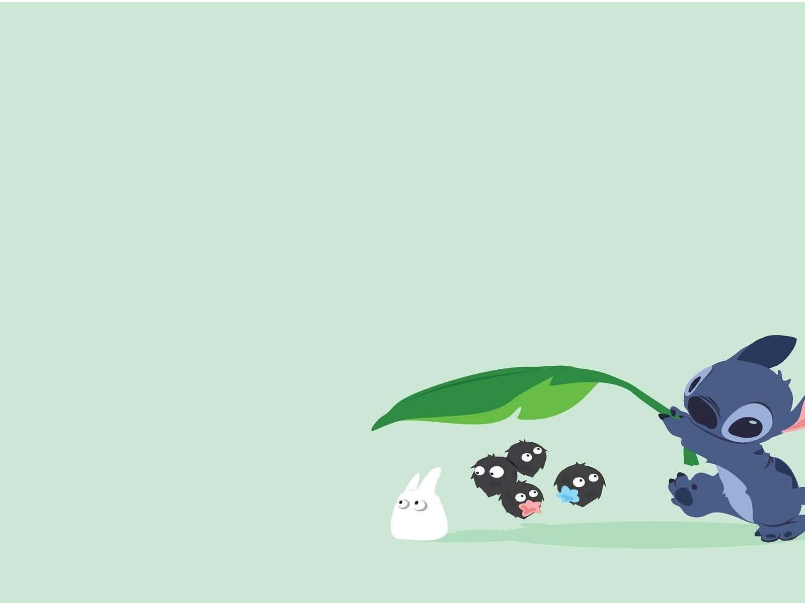 Cute Lilo And Stitch 桌布 壁紙 — 史迪奇在淺綠色背景上，用樹葉傘遮住一隻白兔和三隻黑色小生物。