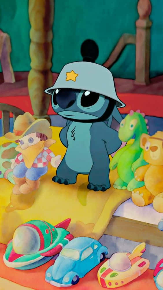 adorable 桌布 壁紙 — 史迪奇戴著警察帽，在卡通房間的兒童床上，莊嚴地站在色彩繽紛的玩具中。
