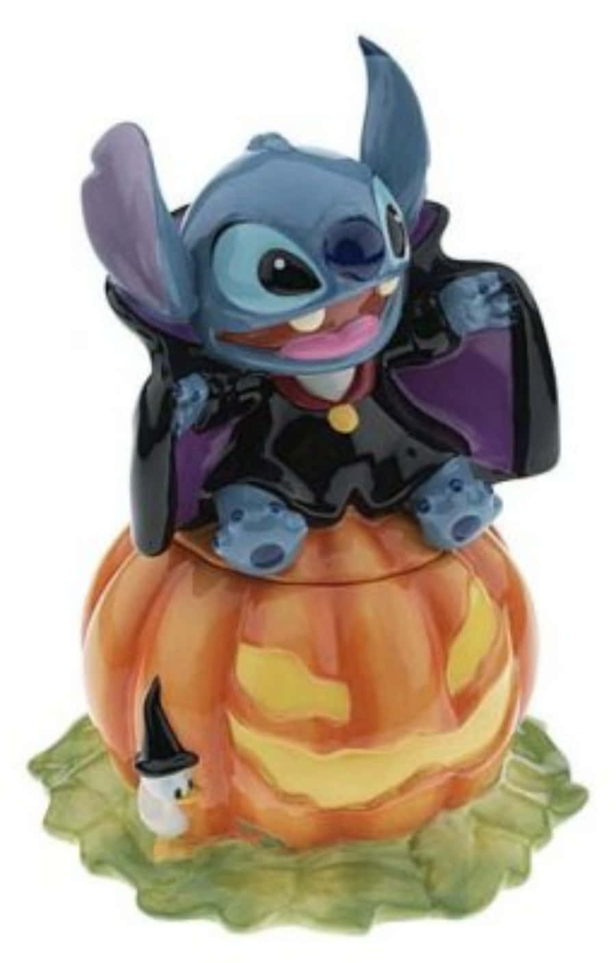 Stitch Halloween 桌布 壁紙 — 史迪奇穿著黑色吸血鬼斗篷，坐在微笑的傑克南瓜燈上，旁邊有一個小女巫。