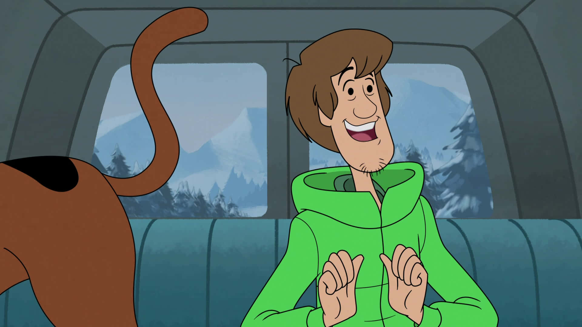 Shaggy Rogers 桌布 壁紙 — 史酷比和夏奇興奮地坐在一輛廂型車裡，窗外可見積雪的山脈。