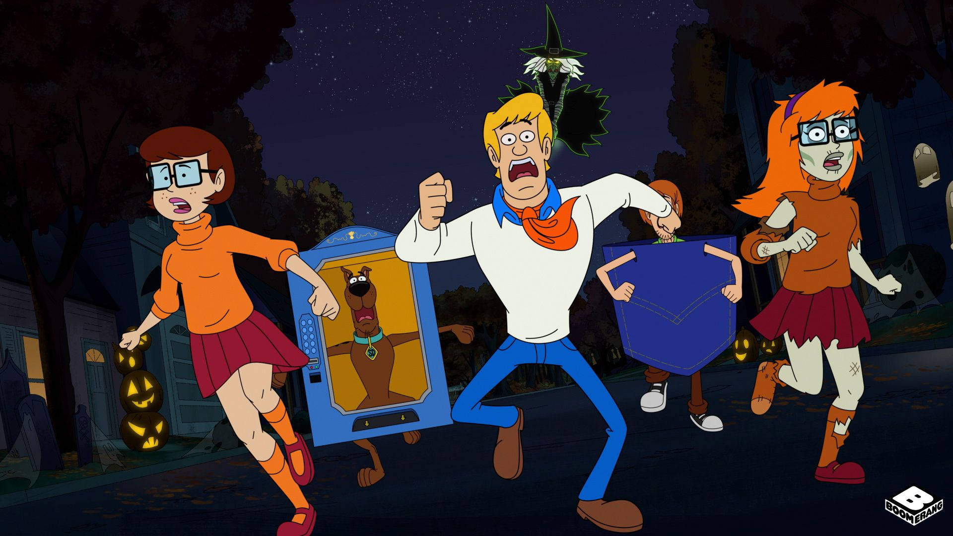Scooby 桌布 壁紙 — 史酷比幫在一個恐怖的萬聖節夜晚驚慌奔跑，身後有南瓜燈和一個幽靈般的身影若隱若現。