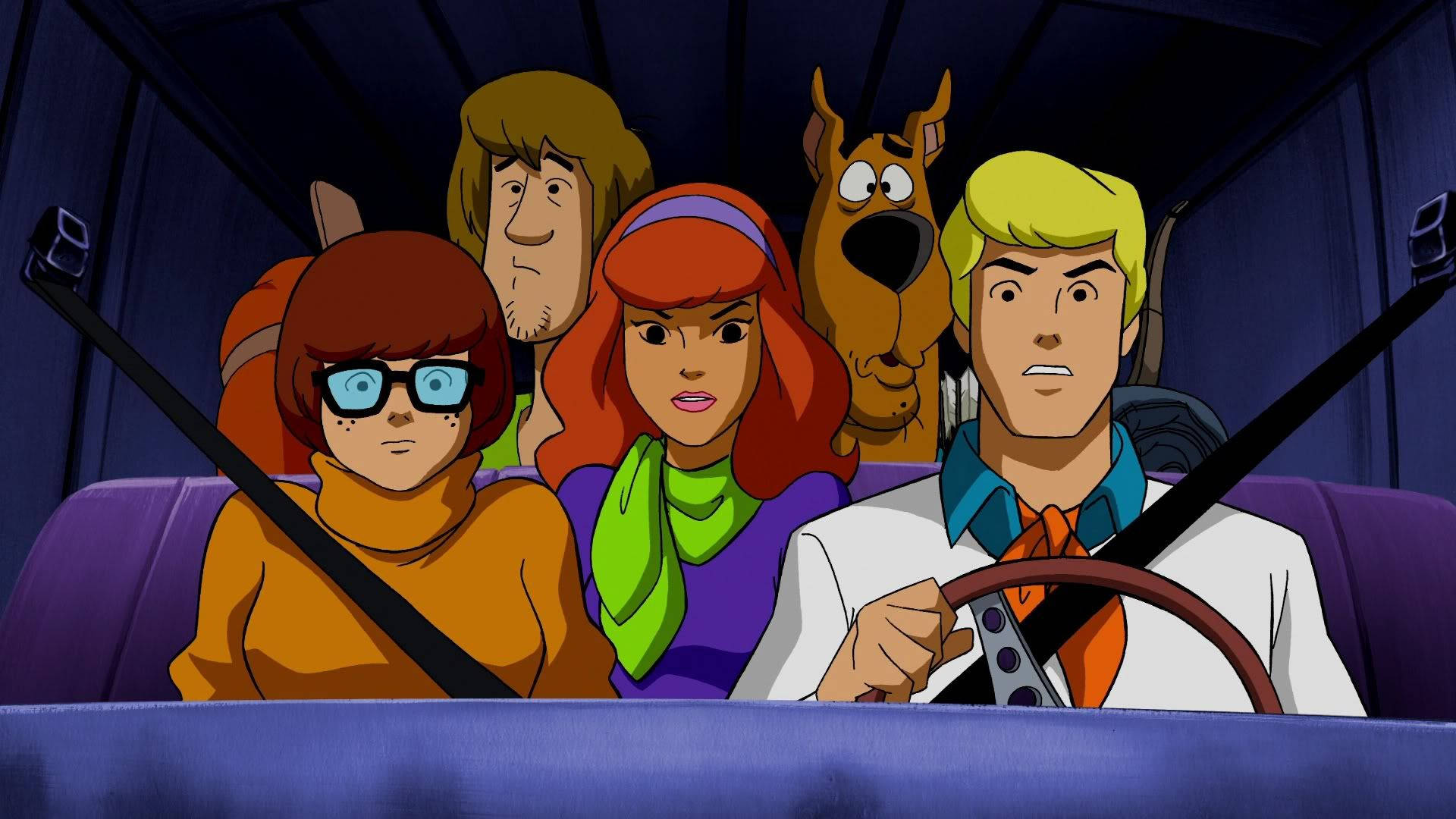 Scooby 桌布 壁紙 — 史酷比幫在夜間從他們的紫色神秘機器車內警覺地凝視著。
