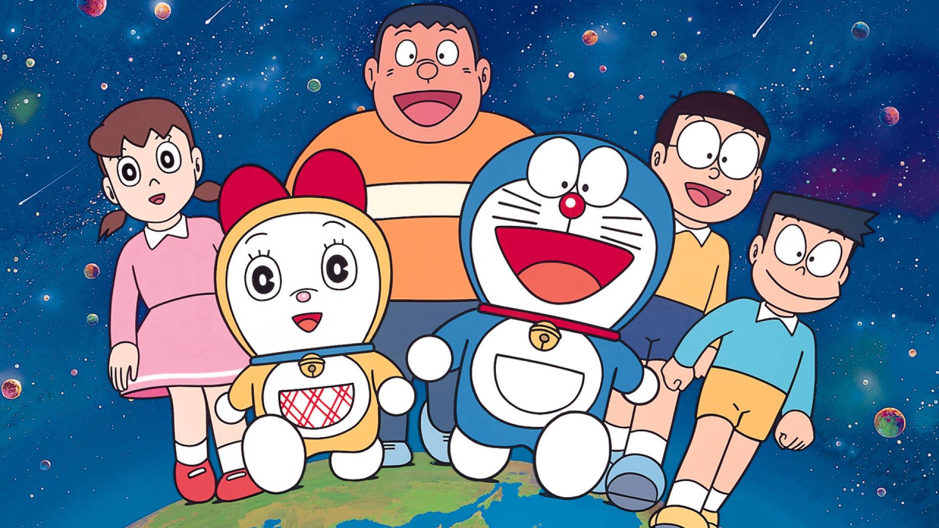Doraemon 桌布 壁紙 — 哆啦A夢和他的朋友們在地球上愉快地擺姿勢，背景是充滿浮動行星的璀璨星空。