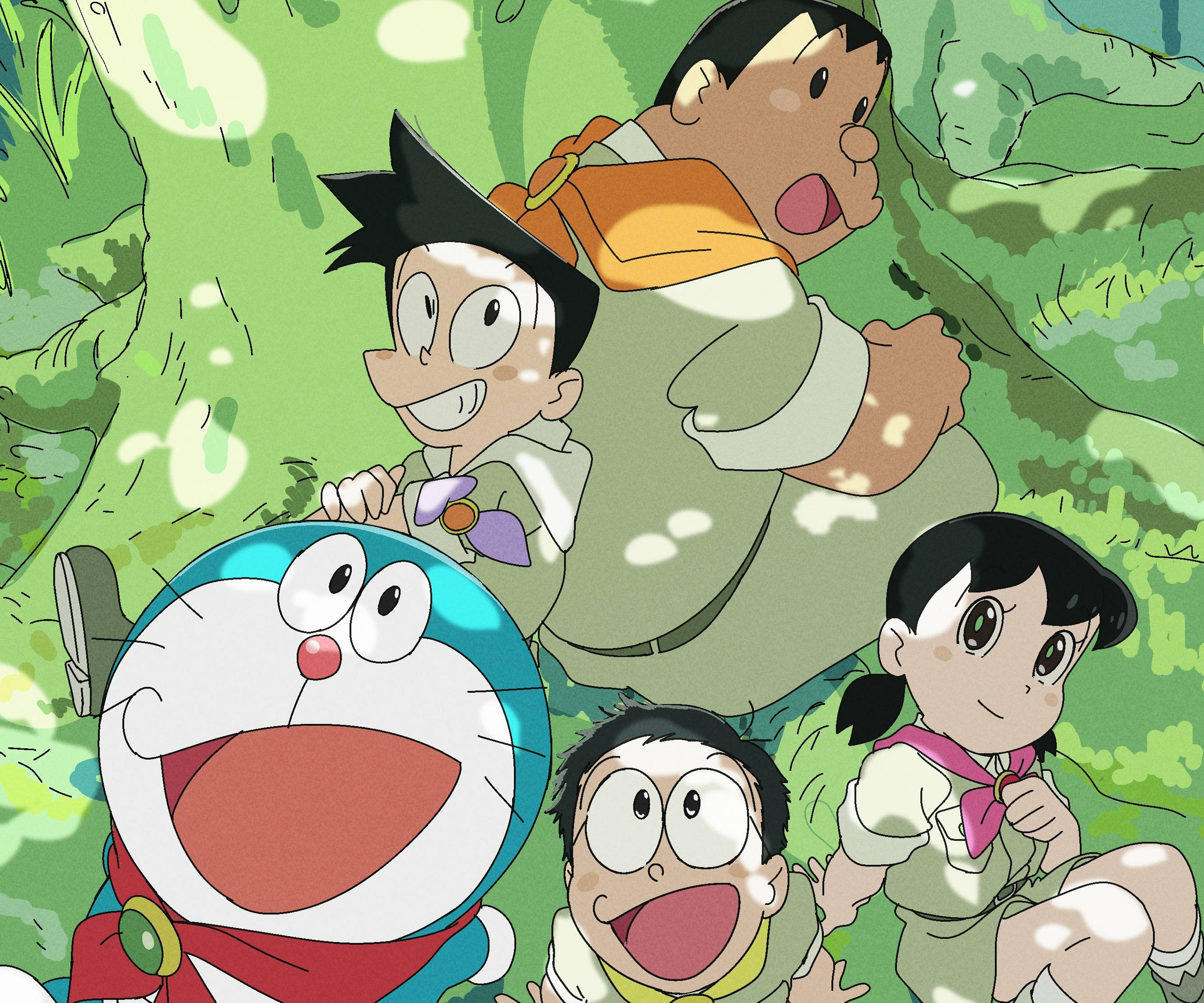 Cute Doraemon 桌布 壁紙 — 哆啦A夢和他的朋友們在陽光斑駁的森林空地中歡快地大笑。