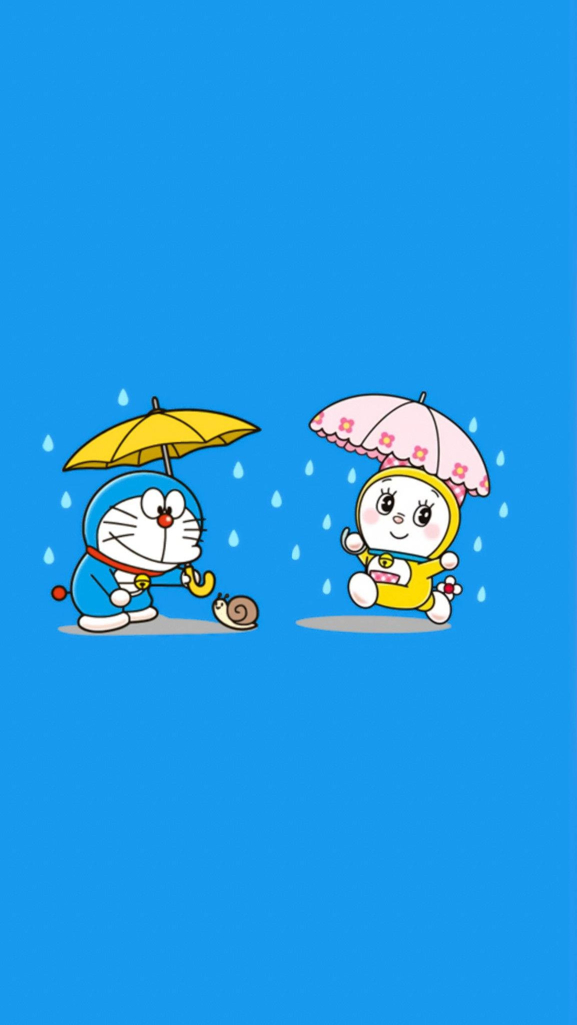 Doraemon 桌布 壁紙 — 哆啦A夢和哆啦美在柔和的雨中共享雨傘，背景為純藍色。