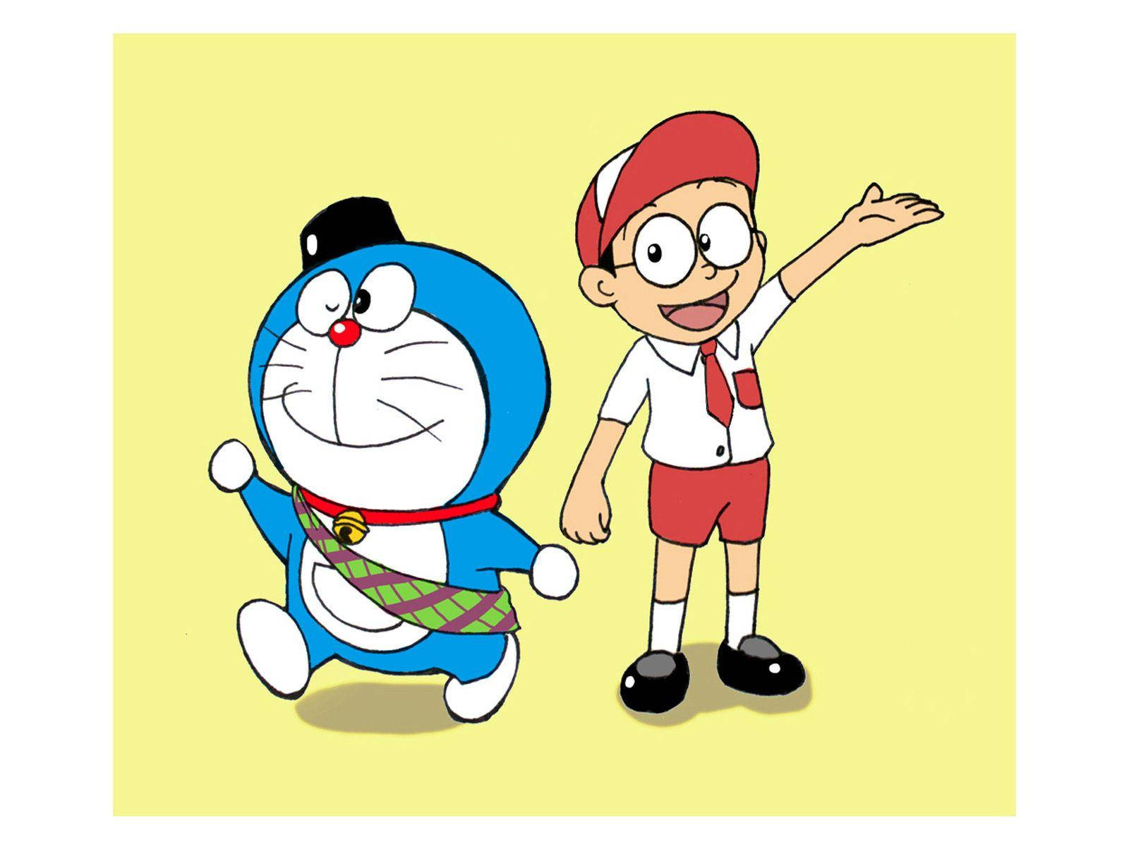 Doraemon And Nobita 桌布 壁紙 — 哆啦A夢和大雄在淡黃色背景前愉快地擺姿勢，表情歡快。
