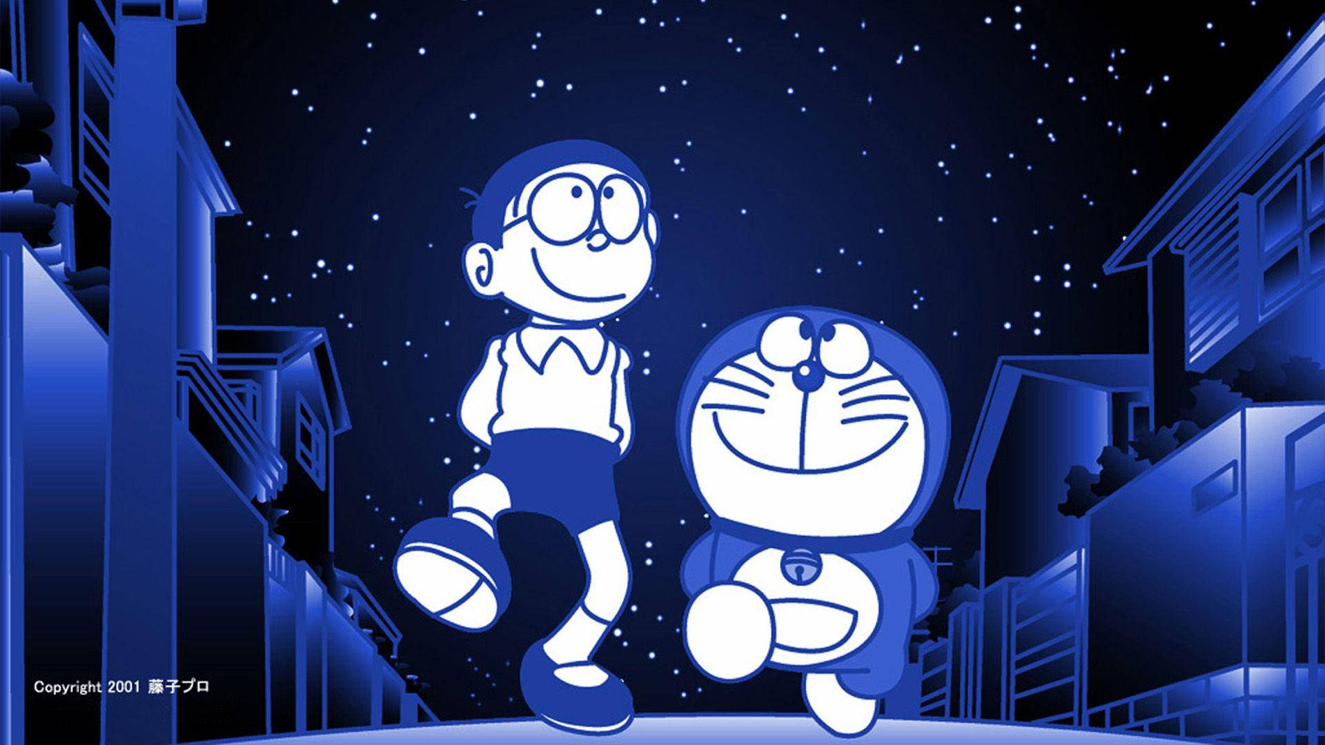 Doraemon 桌布 壁紙 — 哆啦A夢和大雄在藍色調的動畫街景中，歡樂地站在星空下。