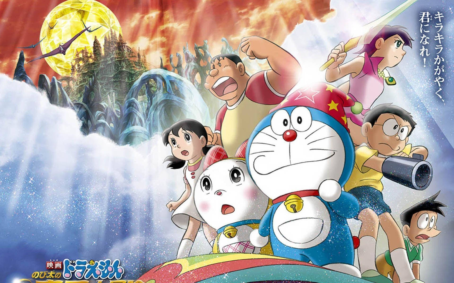 Doraemon 桌布 壁紙 — 哆啦A夢和朋友們乘坐彩虹太空船穿過雲層，朝向背後有城堡的發光黃色月亮，天空如火般燃燒。