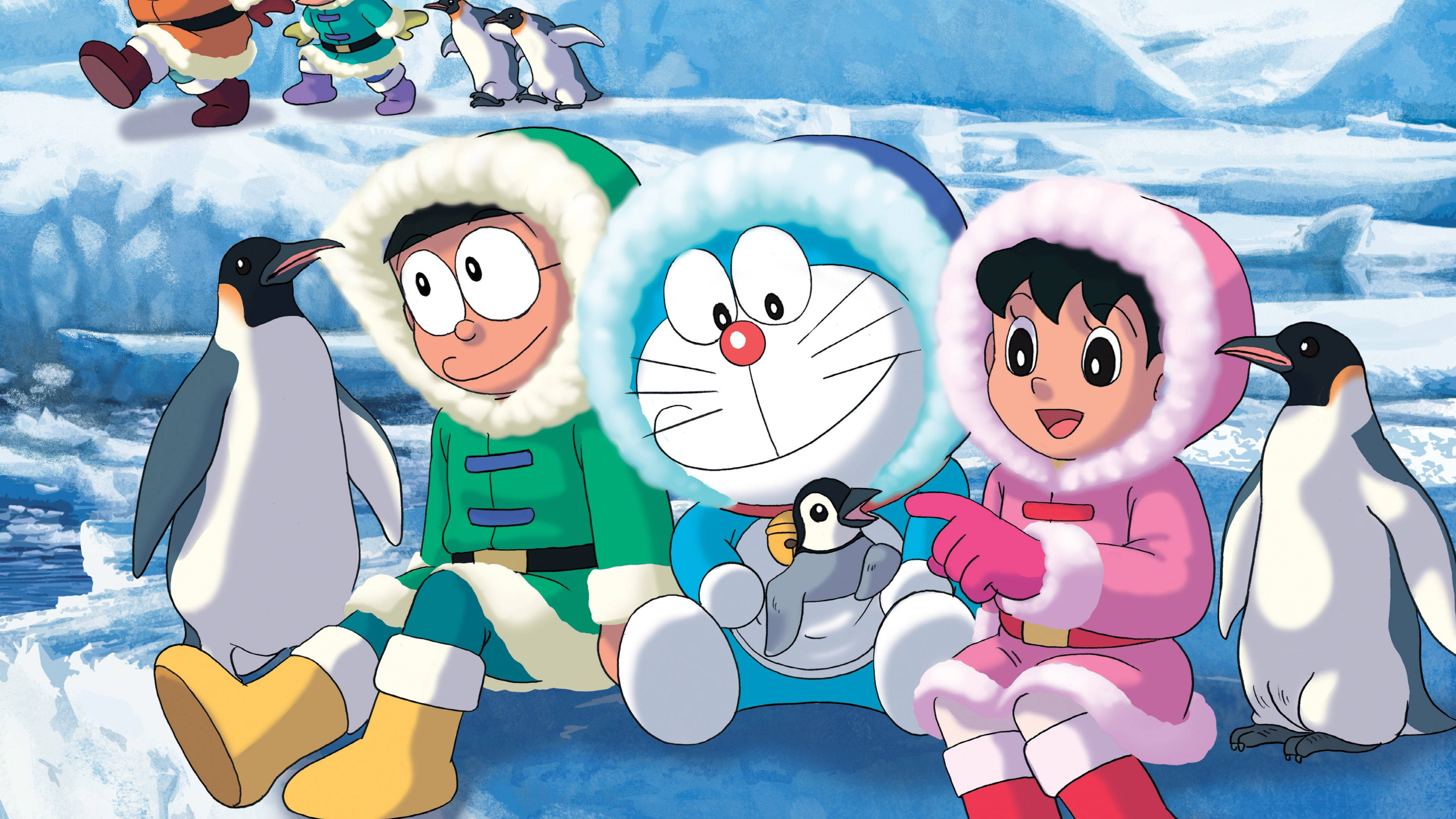 doraemon 4K 桌布 壁紙 — 哆啦A夢和朋友們穿著冬季裝備，在冰天雪地上與企鵝一起坐在明亮的藍天下。