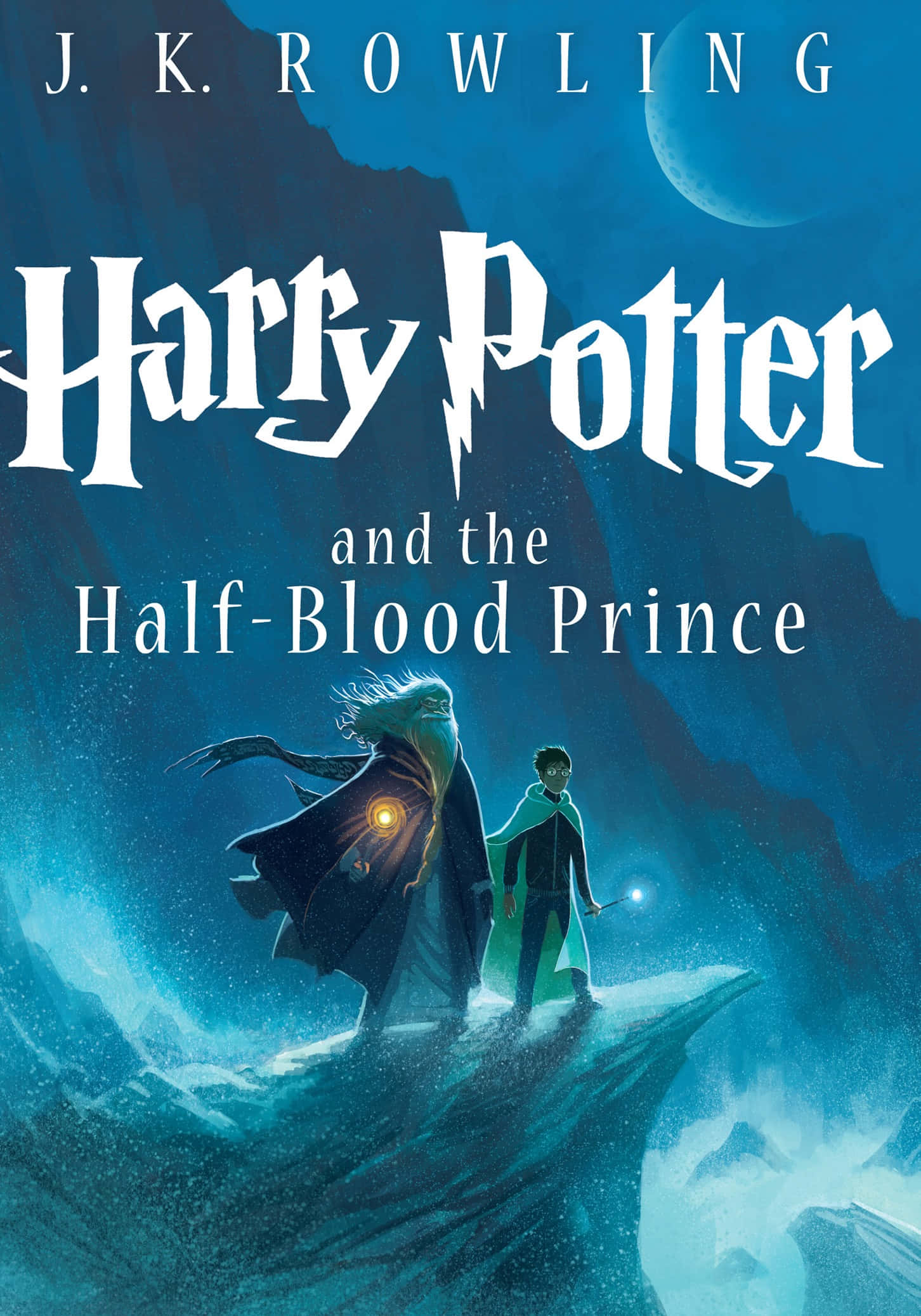 The Half-blood Prince 桌布 壁紙 — 哈利波特和一個披著斗篷的身影站在懸崖邊，月光下藍色迷霧旋轉。