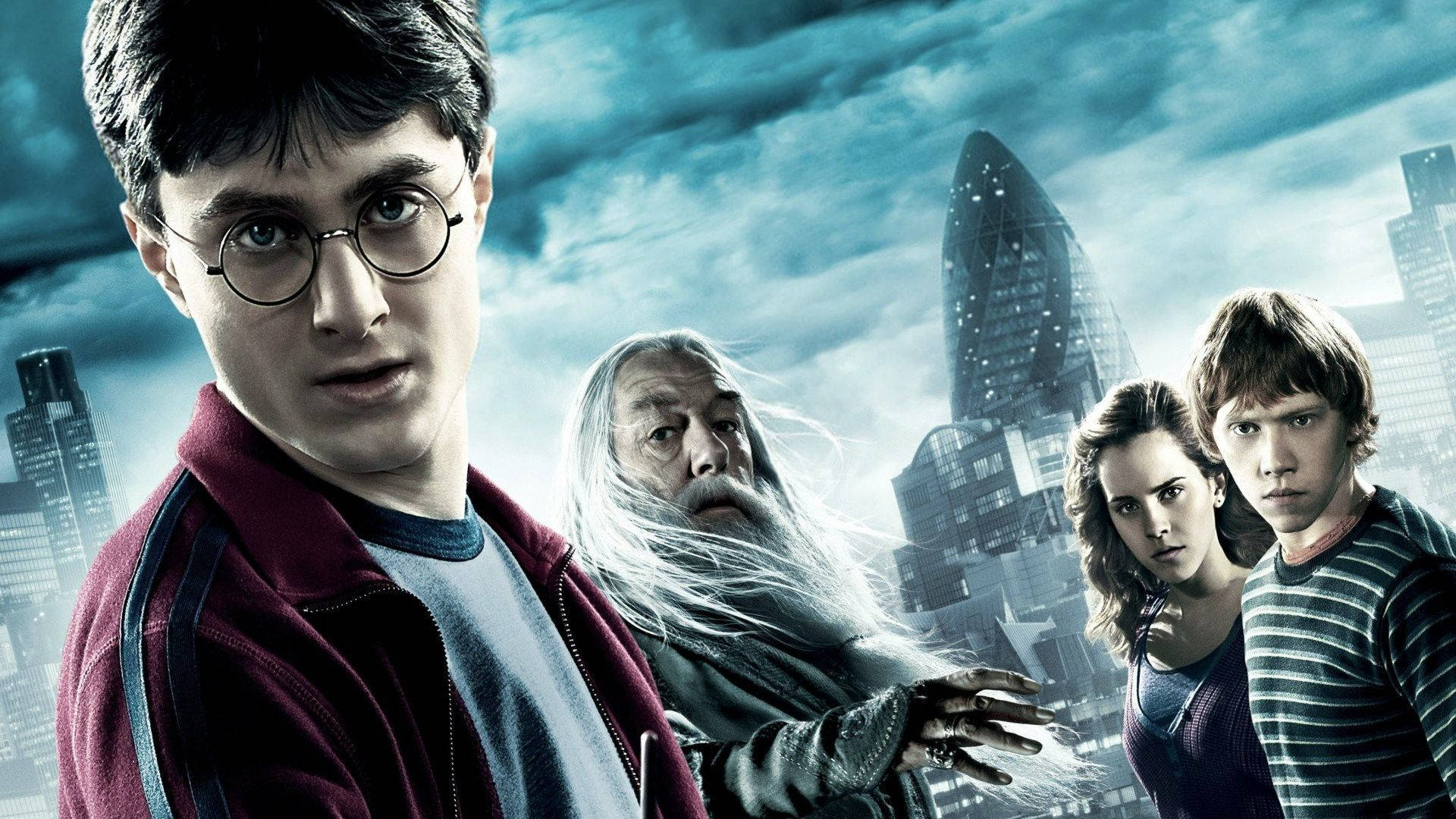 Ron Weasley 桌布 壁紙 — 哈利波特和朋友們在暴風雨的倫敦天際線前堅定站立，背後可見小黃瓜大樓。
