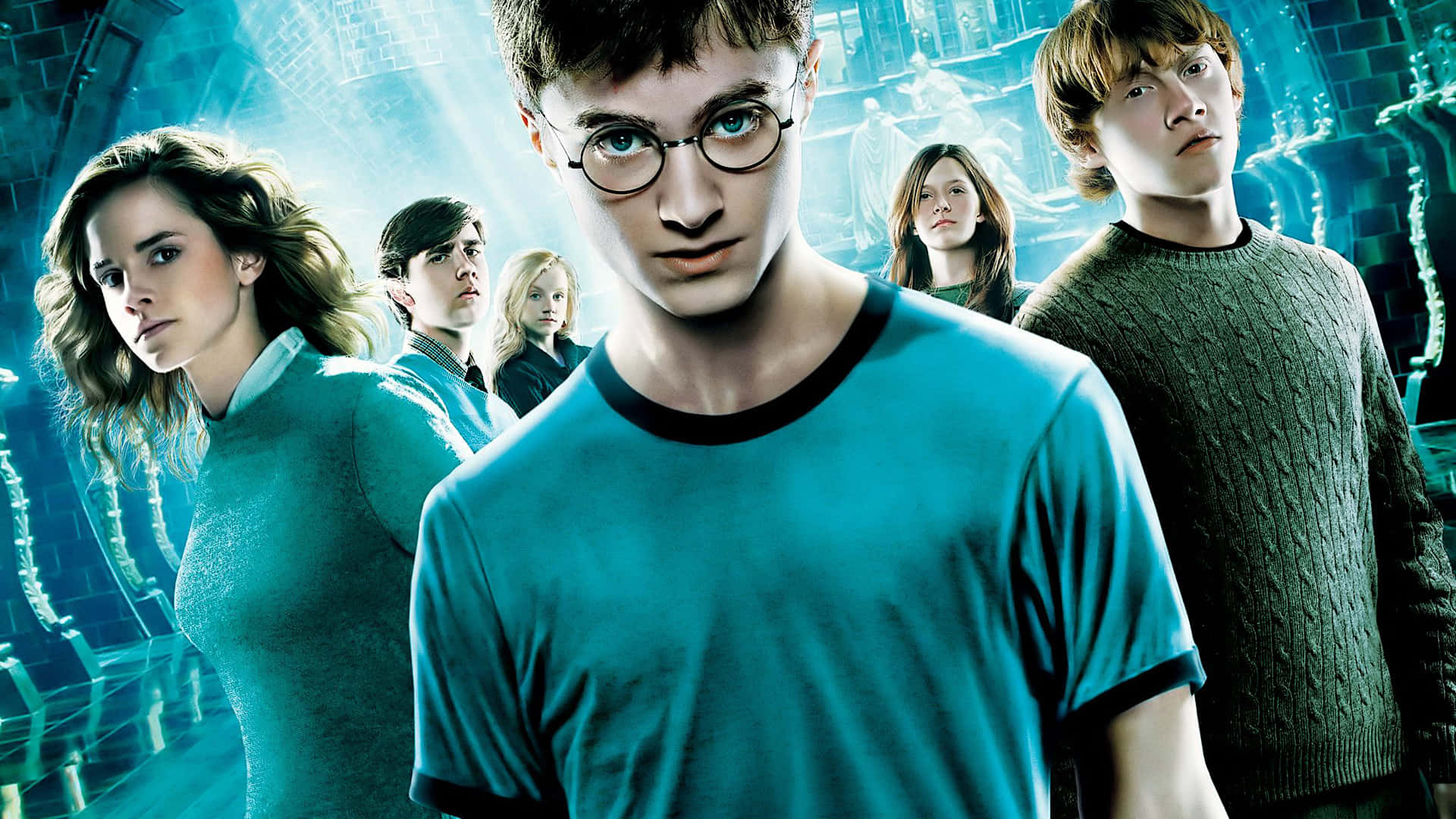 Dumbledore's Army 桌布 壁紙 — 哈利波特和朋友們站在發光的藍色魔法走廊中，表情堅定。