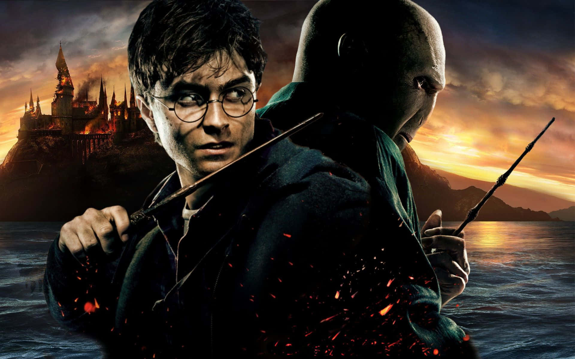 The Wizarding War 桌布 壁紙 — 哈利波特在水面上對抗佛地魔，背後是霍格華茲在熾熱的夕陽中燃燒。