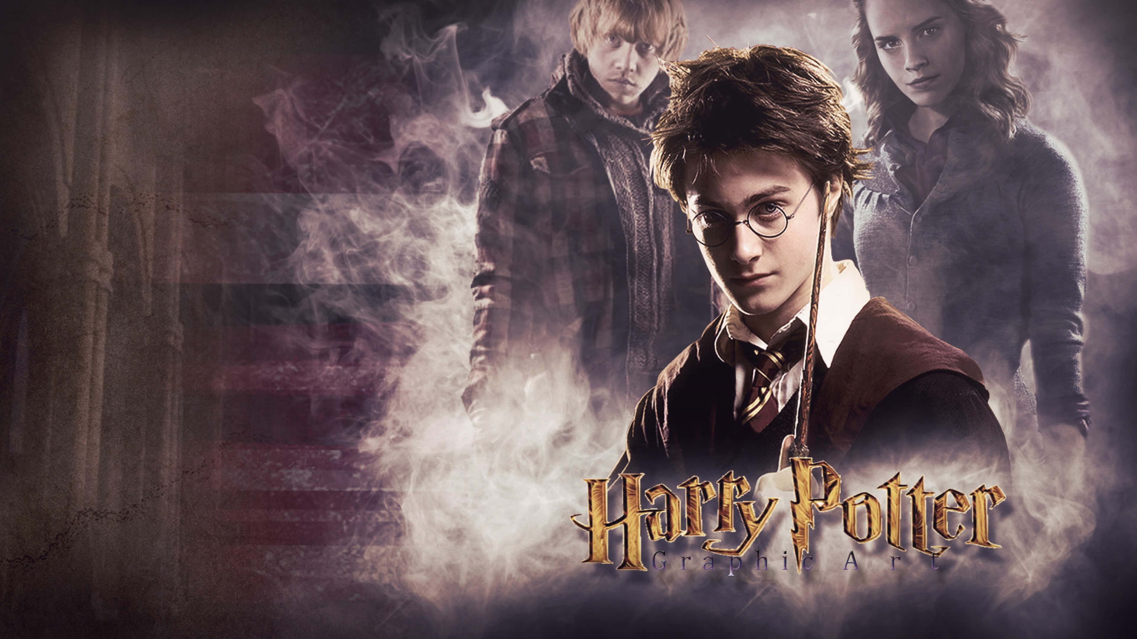 Harry Potter 4K 桌布 壁紙 — 哈利波特站在中央，身後是榮恩和妙麗，旋轉的煙霧充滿了昏暗的石頭走廊。