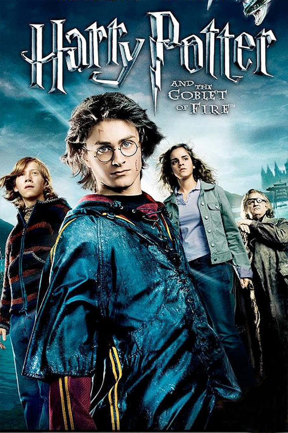 The Goblet Of Fire 桌布 壁紙 — 哈利波特與朋友們在暴風雨的天空下英勇站立，遠處霍格華茲隱約可見。