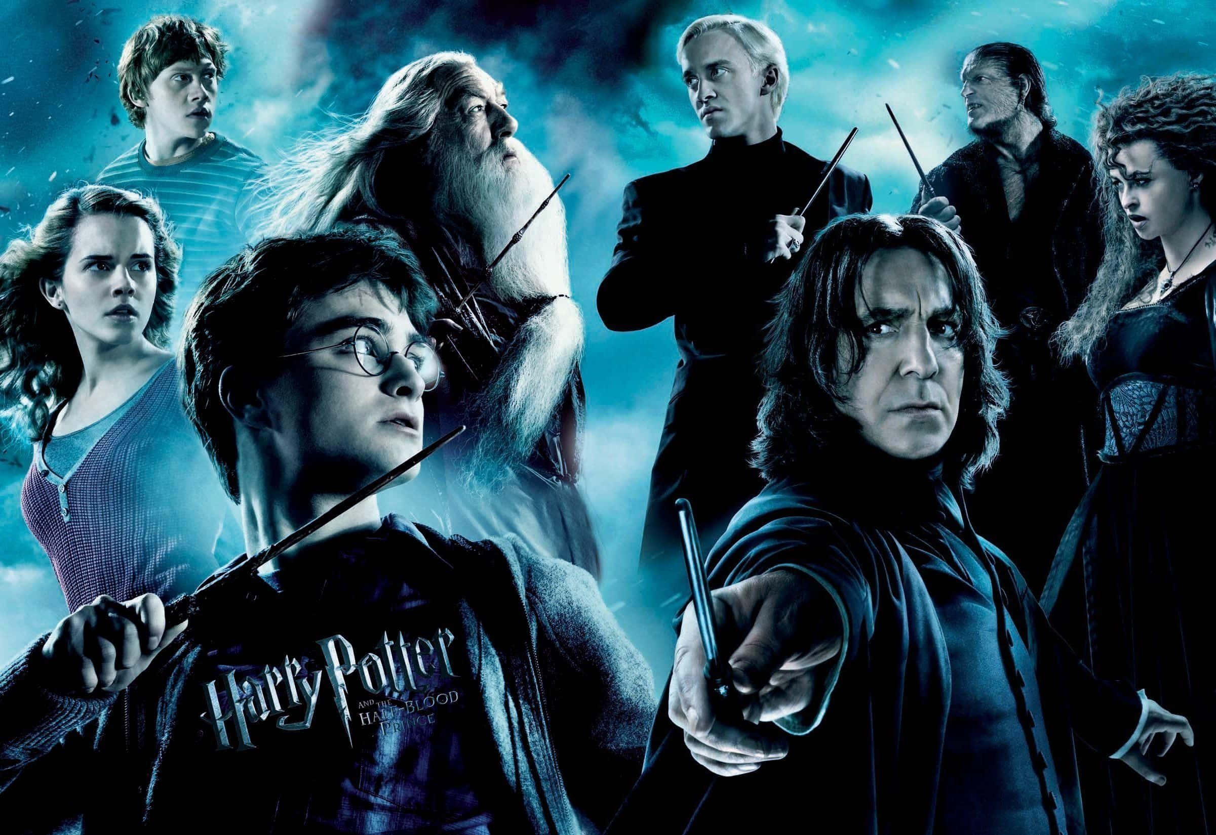 Harry Potter All Characters 桌布 壁紙 — 哈利波特與盟友在戲劇性的藍光場景中手持魔杖，表情強烈。