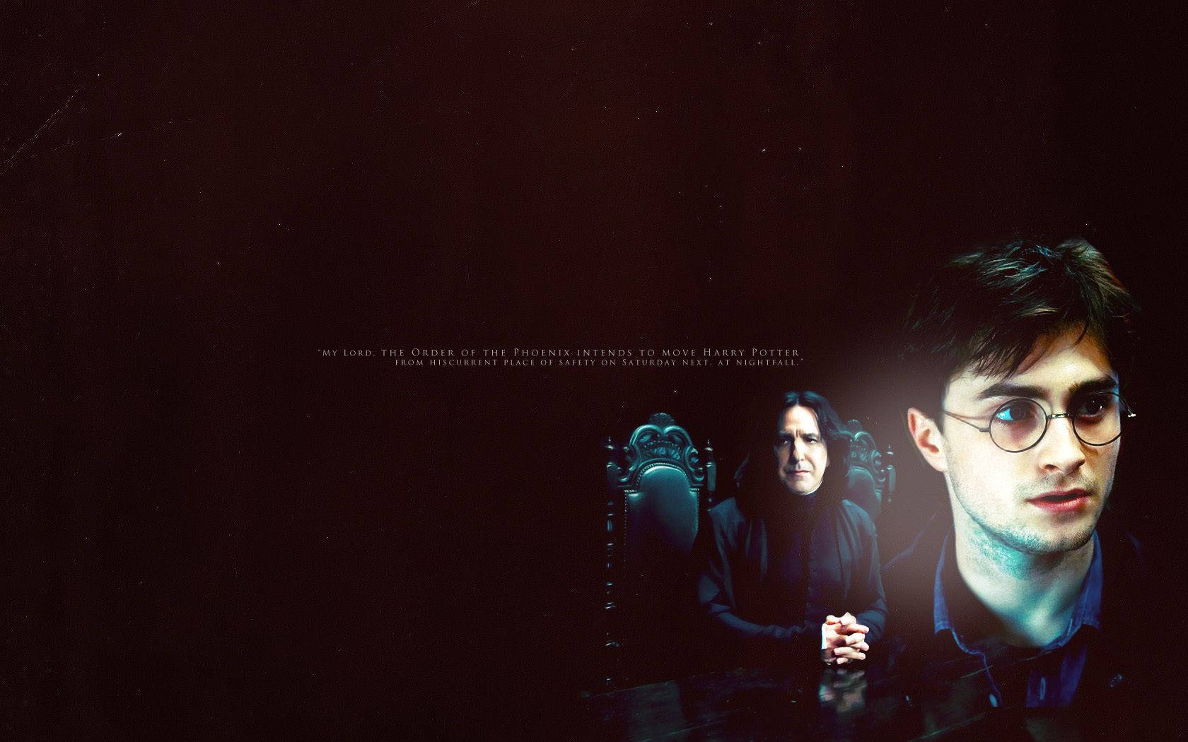 snape 桌布 壁紙 — 哈利波特與賽佛勒斯·石內卜在燈光昏暗的房間中，帶有戲劇性燈光和引文疊加。
