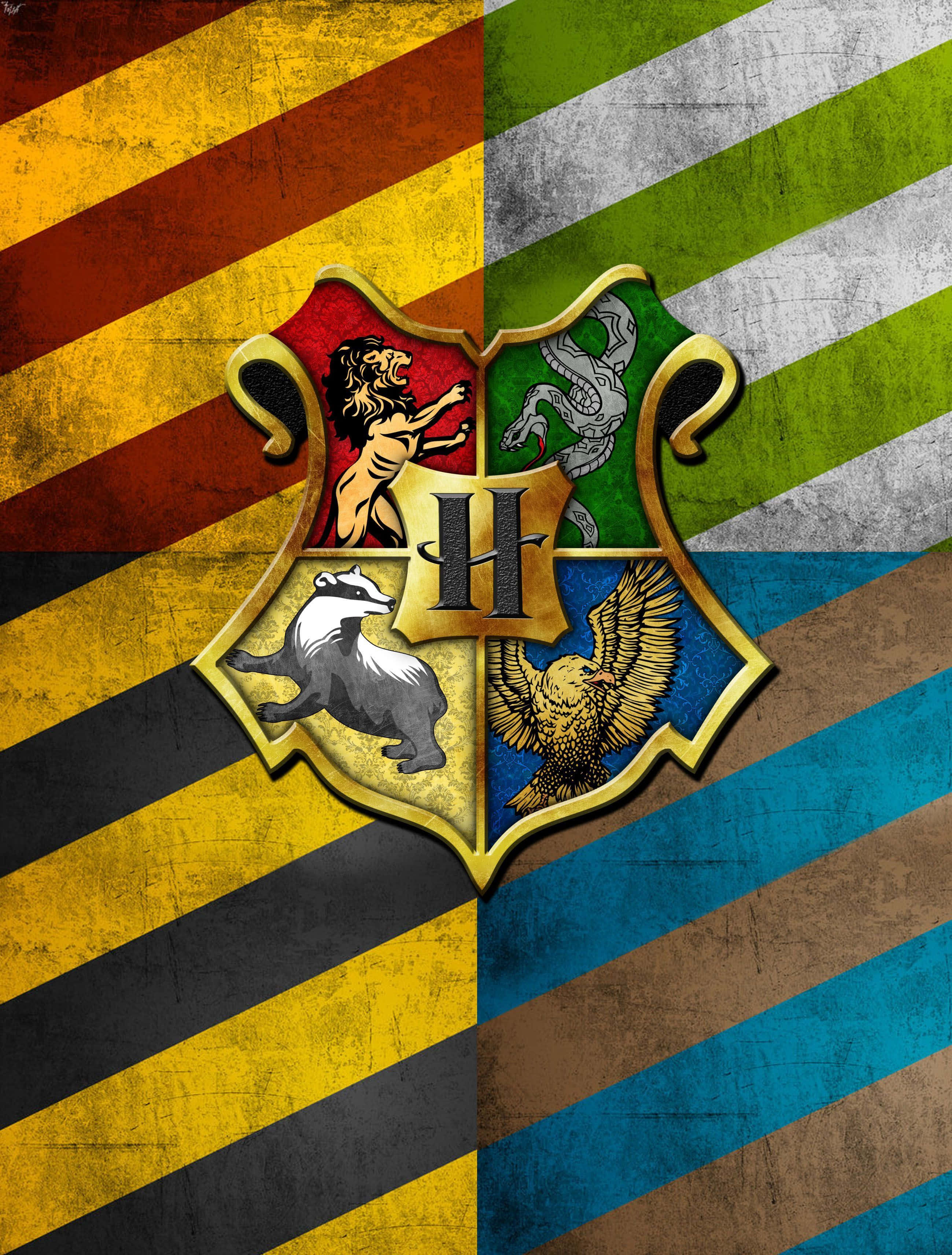 The Hogwarts Houses 桌布 壁紙 — 哈利波特霍格華茲校徽，四個學院標誌位於斜紋背景上，帶有磨損紋理。