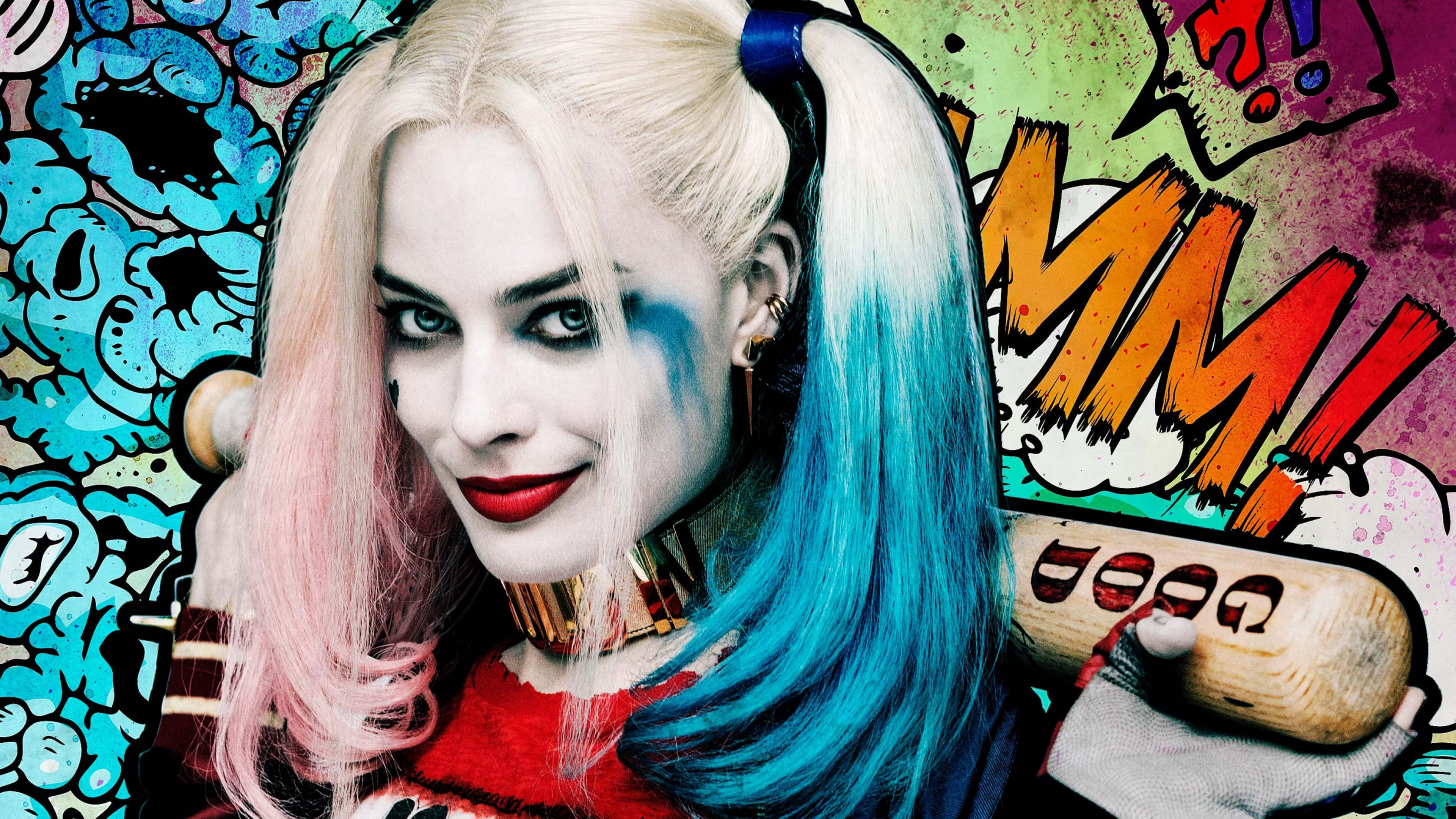超殺 桌布 壁紙 — 哈莉·奎茵（Harley Quinn）擁有粉紅色和藍色頭髮，在色彩鮮豔、帶有音效的漫畫風格背景前手持棒球棍。